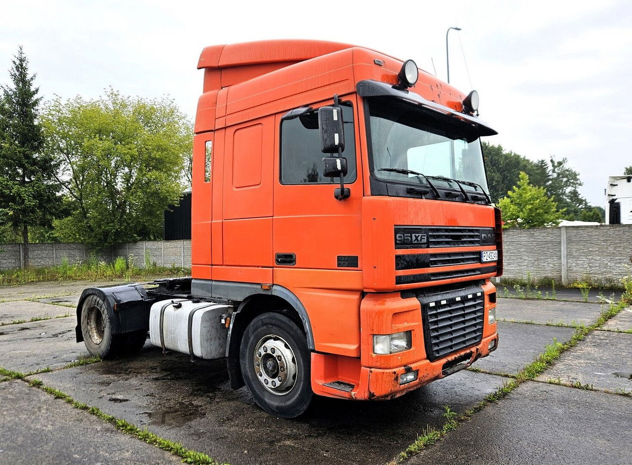 DAF XF 95.430 -2001 - Manual Pump AND Injectors - Euro 2- Manual GEA - Тягач: фото 1 DAF XF 95.430 -2001 - Manual Pump AND Injectors - Euro 2- Manual GEA - Тягач: фото 1