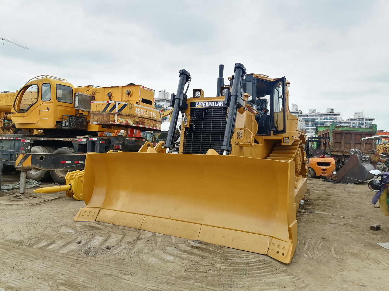CATERPILLAR D8R - Бульдозер: фото 2 CATERPILLAR D8R - Бульдозер: фото 2
