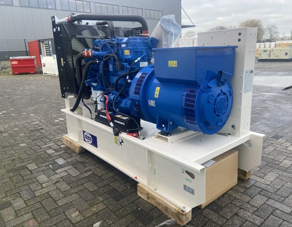 FG Wilson P250-5 - 250 kVA Open Genset - DPX-16013-O - Электрогенератор: фото 2 FG Wilson P250-5 - 250 kVA Open Genset - DPX-16013-O - Электрогенератор: фото 2