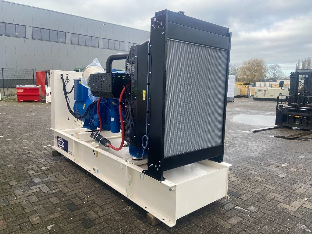 FG Wilson P450-3 - 450 kVA Open Genset - DPX-16018-O - Электрогенератор: фото 3 FG Wilson P450-3 - 450 kVA Open Genset - DPX-16018-O - Электрогенератор: фото 3