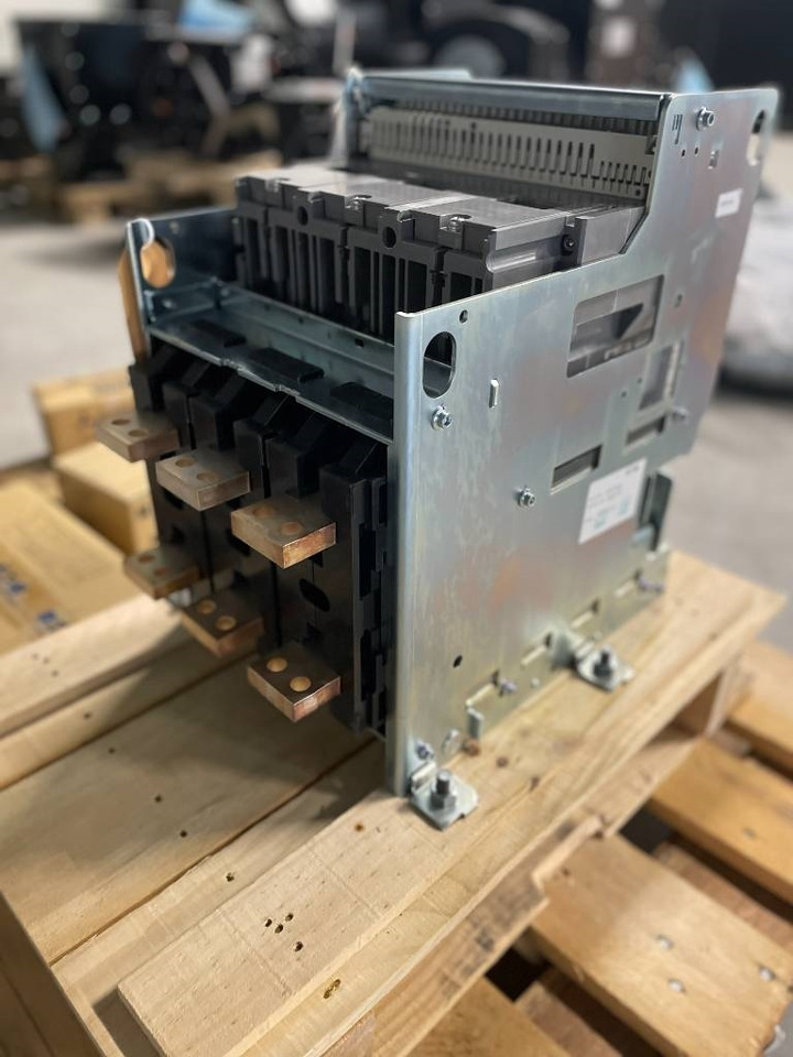 Mitsubishi Circuit breaker 1000A - AE1000-SW 3P - DPX-12648 - Строительная техника: фото 3 Mitsubishi Circuit breaker 1000A - AE1000-SW 3P - DPX-12648 - Строительная техника: фото 3