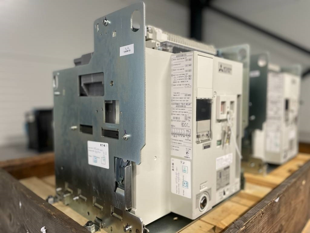 Mitsubishi Circuit breaker 2500A - AE2500-SW 3P - DPX-12648 - Строительная техника: фото 2 Mitsubishi Circuit breaker 2500A - AE2500-SW 3P - DPX-12648 - Строительная техника: фото 2