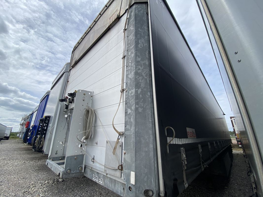 SCHMITZ CARGOBULL SCB S3T FIRANA - Тентованный прицеп: фото 3 SCHMITZ CARGOBULL SCB S3T FIRANA - Тентованный прицеп: фото 3