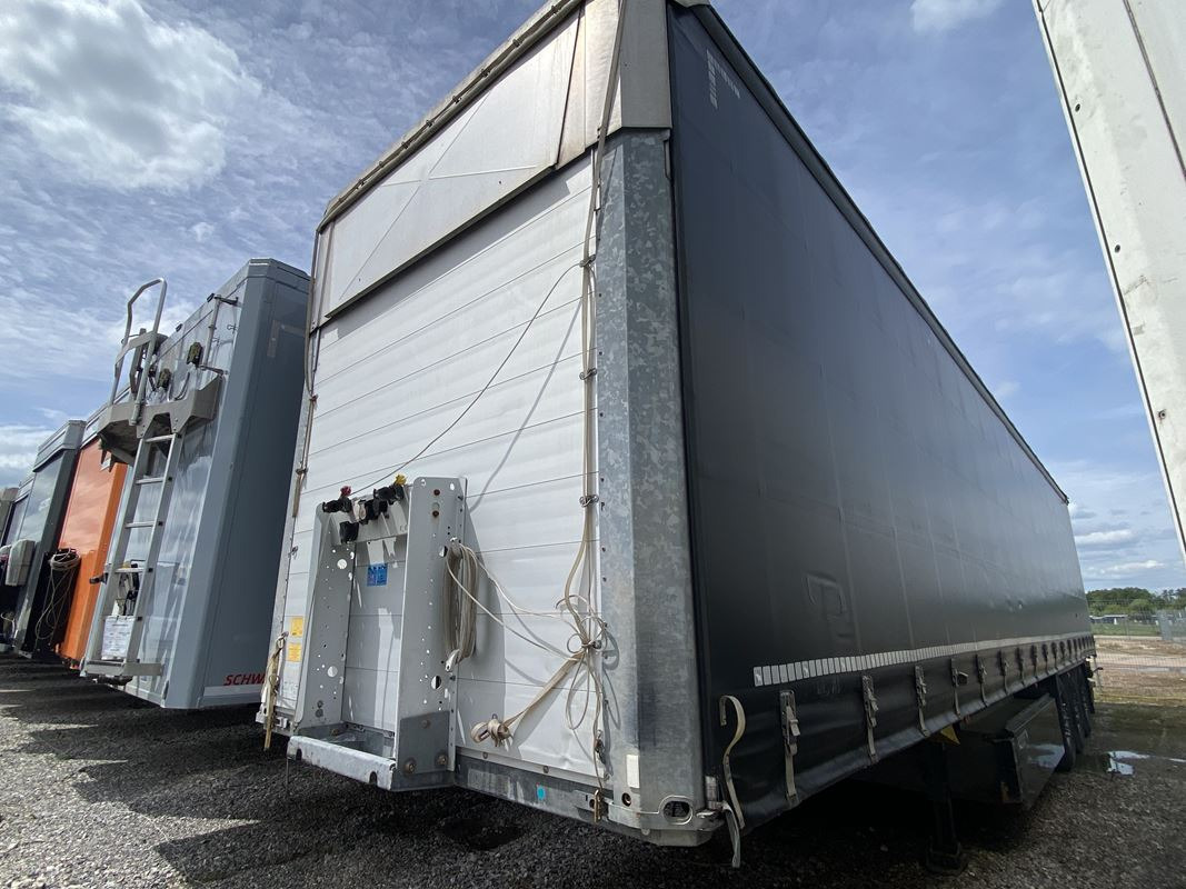 SCHMITZ CARGOBULL SCB S3T FIRANA - Тентованный прицеп: фото 3 SCHMITZ CARGOBULL SCB S3T FIRANA - Тентованный прицеп: фото 3