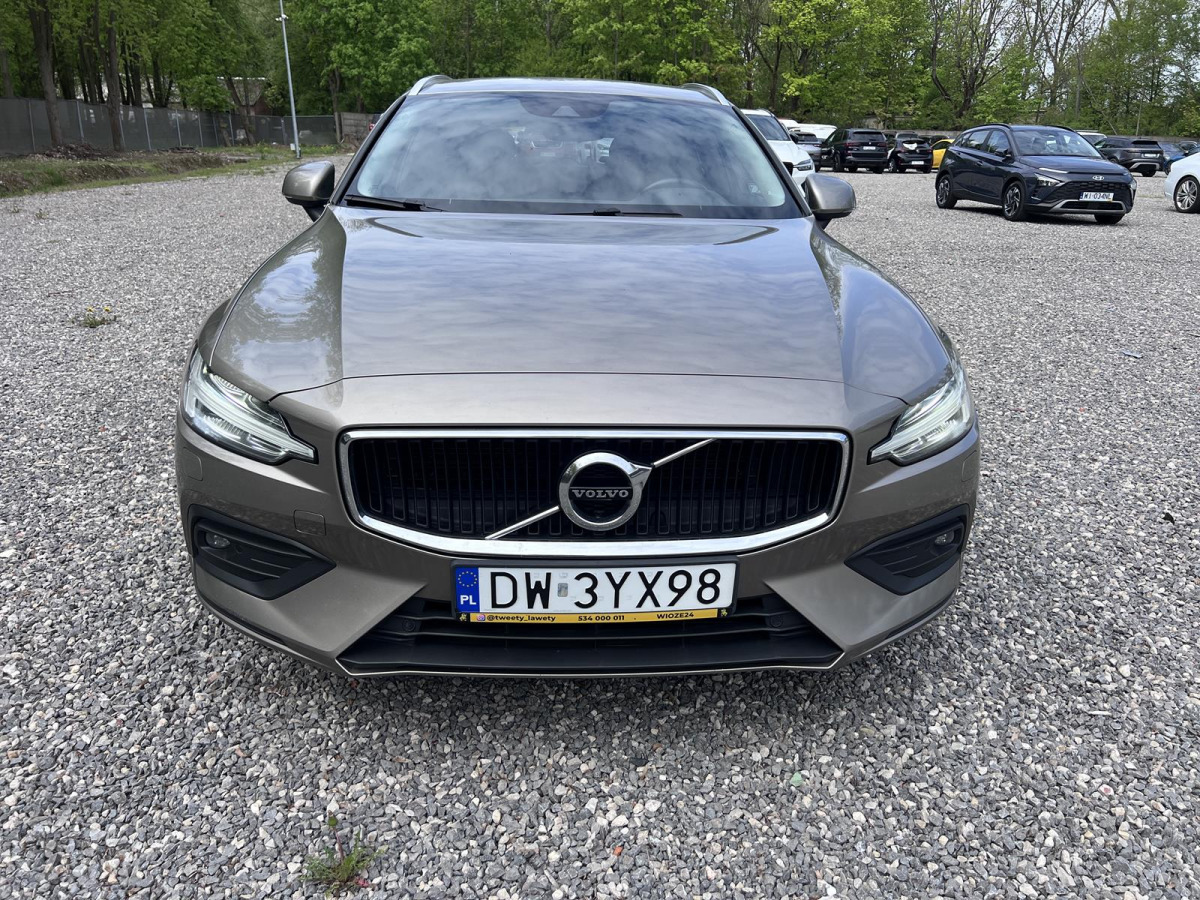 VOLVO V60 D4 2.0 MOMENTUM SUV - Внедорожник: фото 2 VOLVO V60 D4 2.0 MOMENTUM SUV - Внедорожник: фото 2