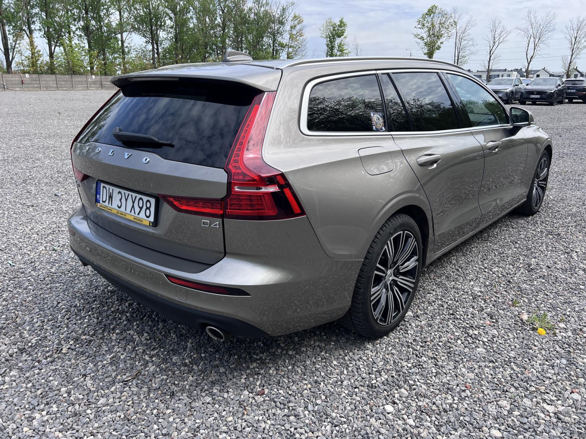 VOLVO V60 D4 2.0 MOMENTUM SUV - Внедорожник: фото 4 VOLVO V60 D4 2.0 MOMENTUM SUV - Внедорожник: фото 4