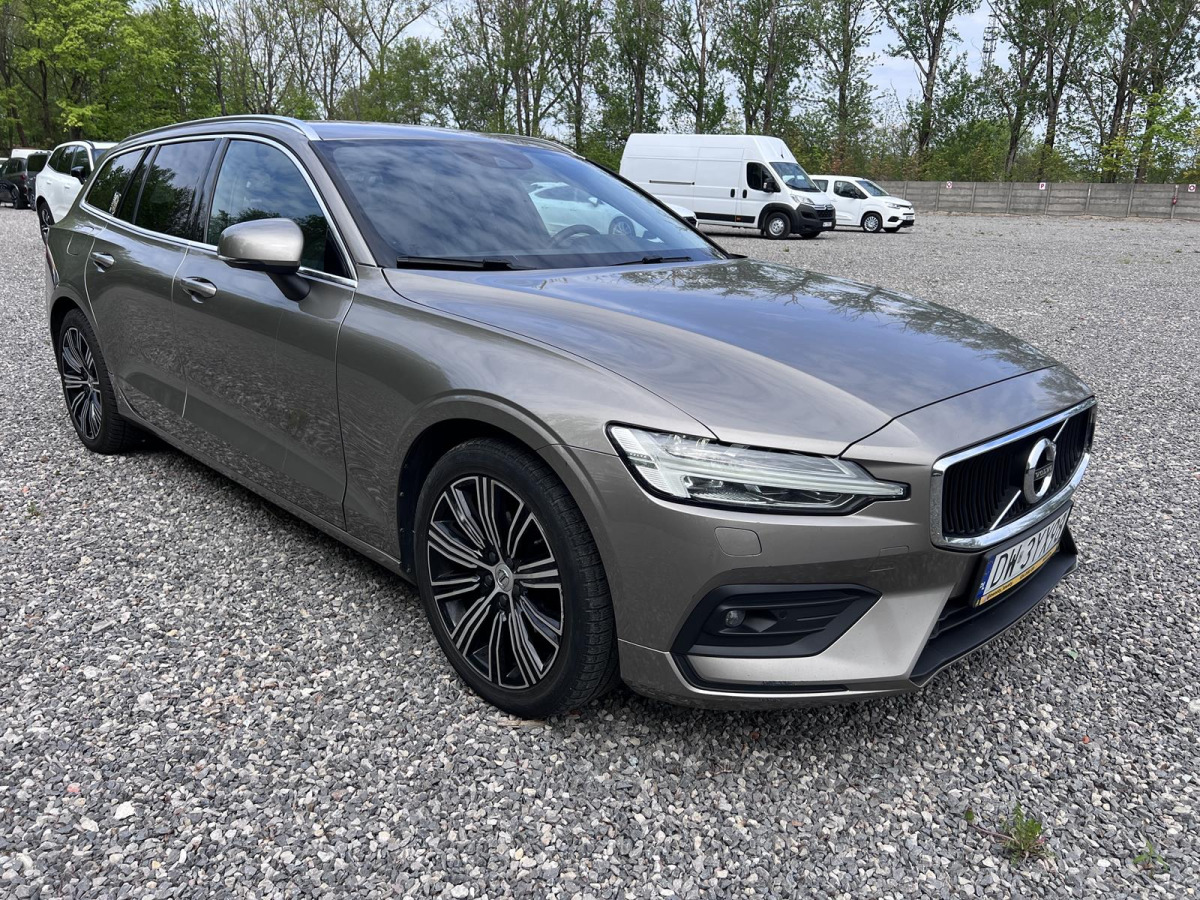 VOLVO V60 D4 2.0 MOMENTUM SUV - Внедорожник: фото 1 VOLVO V60 D4 2.0 MOMENTUM SUV - Внедорожник: фото 1