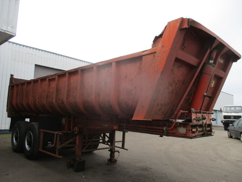 Fruehauf D33C , 2 axle , Steel tipper trailer , Drum Brakes , Spring suspension - Самосвальный полуприцеп: фото 4 Fruehauf D33C , 2 axle , Steel tipper trailer , Drum Brakes , Spring suspension - Самосвальный полуприцеп: фото 4