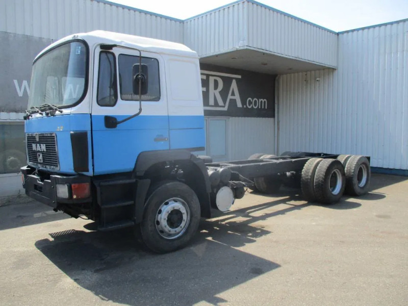 MAN 26.402 25.402 , ZF manual , 6x4 , Sping suspension - Грузовик-шасси: фото 1 MAN 26.402 25.402 , ZF manual , 6x4 , Sping suspension - Грузовик-шасси: фото 1