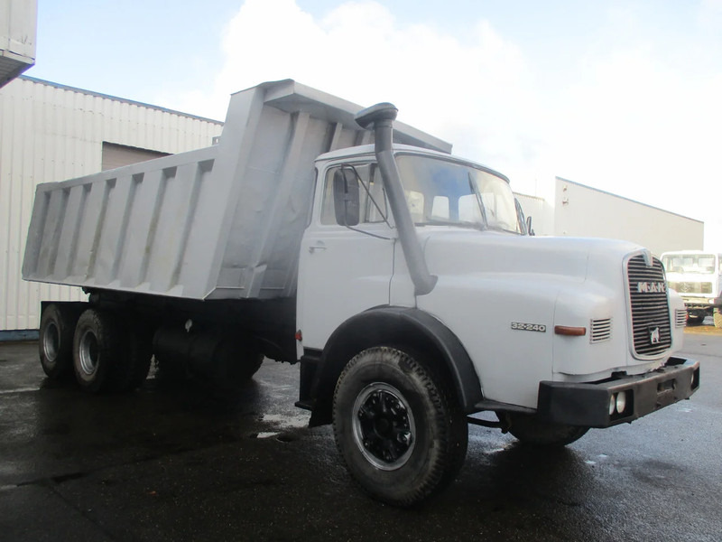 MAN 32.240 , Manual , 6x4 , Tipper truck , Spring suspension - Самосвал: фото 4 MAN 32.240 , Manual , 6x4 , Tipper truck , Spring suspension - Самосвал: фото 4