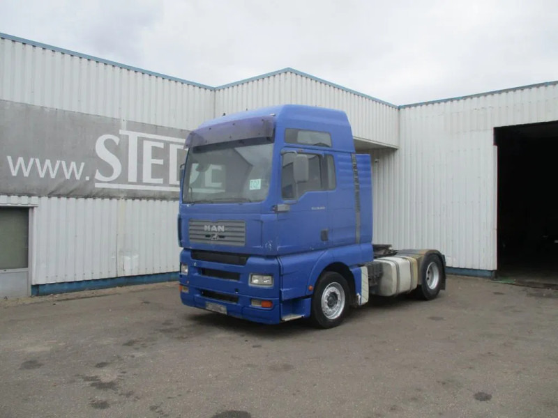 MAN TGA , FOR PARTS ONLY , NO ENGINE AND GEARBOX - Тягач: фото 1 MAN TGA , FOR PARTS ONLY , NO ENGINE AND GEARBOX - Тягач: фото 1