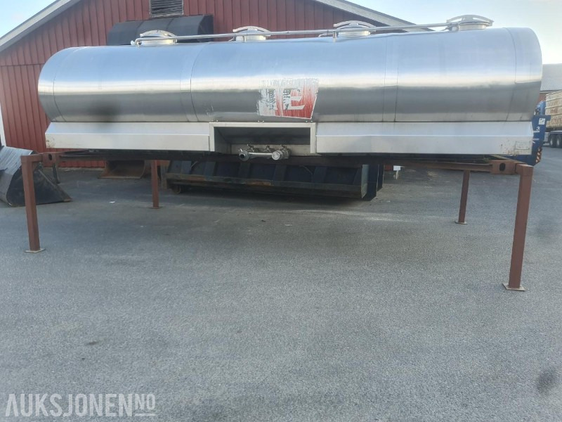 12 kubikks rustfri tank med ISO fester - Грузовик-цистерна: фото 1 12 kubikks rustfri tank med ISO fester - Грузовик-цистерна: фото 1