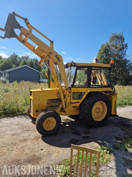 1985 Massey Ferguson 50B Pigghammer, 3 graveskuffer, pallegaffel, skuffe til frontlaster. - Экскаватор-погрузчик: фото 3 1985 Massey Ferguson 50B Pigghammer, 3 graveskuffer, pallegaffel, skuffe til frontlaster. - Экскаватор-погрузчик: фото 3