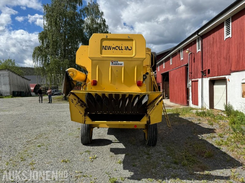 2000 New Holland TC 54 skurtresker / 12 fot skjærebord / spill indikator / 1850 timer - Зерноуборочный комбайн: фото 4 2000 New Holland TC 54 skurtresker / 12 fot skjærebord / spill indikator / 1850 timer - Зерноуборочный комбайн: фото 4