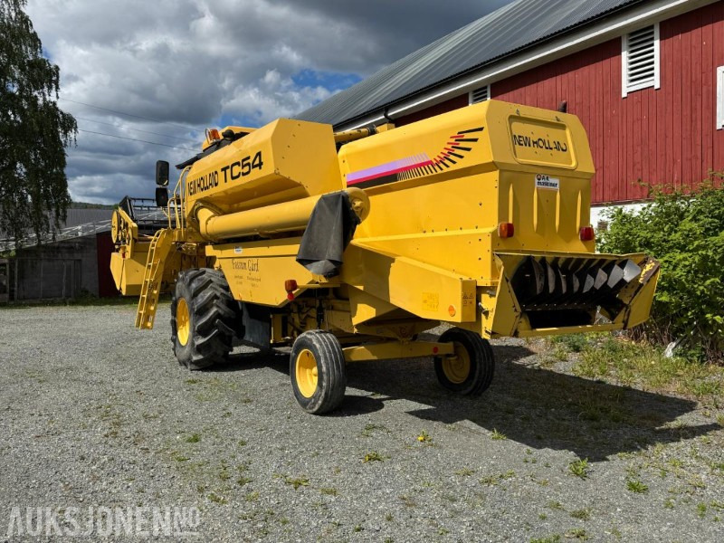 2000 New Holland TC 54 skurtresker / 12 fot skjærebord / spill indikator / 1850 timer - Зерноуборочный комбайн: фото 3 2000 New Holland TC 54 skurtresker / 12 fot skjærebord / spill indikator / 1850 timer - Зерноуборочный комбайн: фото 3