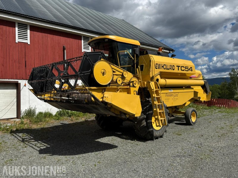 2000 New Holland TC 54 skurtresker / 12 fot skjærebord / spill indikator / 1850 timer - Зерноуборочный комбайн: фото 1 2000 New Holland TC 54 skurtresker / 12 fot skjærebord / spill indikator / 1850 timer - Зерноуборочный комбайн: фото 1