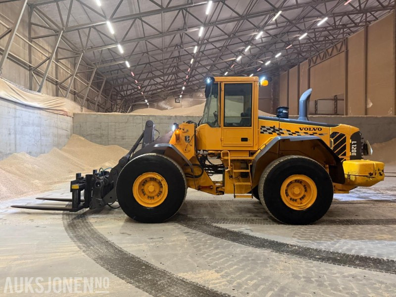 2006 Volvo L120E HJULLASTER M/STOR SNØSKUFF SENTRALSMØRING 3.FUNKSJON. - Колёсный погрузчик: фото 1 2006 Volvo L120E HJULLASTER M/STOR SNØSKUFF SENTRALSMØRING 3.FUNKSJON. - Колёсный погрузчик: фото 1