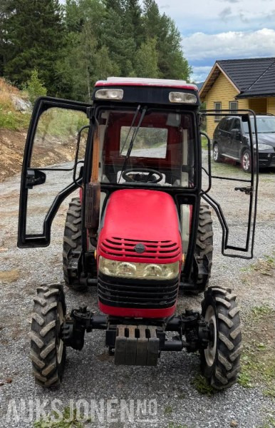 2008 Jinma 254 traktor 4x4 Diesel med snøfres, klettskuffe(fast) og triangelfeste - Kun 655,2 timer - Трактор: фото 3 2008 Jinma 254 traktor 4x4 Diesel med snøfres, klettskuffe(fast) og triangelfeste - Kun 655,2 timer - Трактор: фото 3