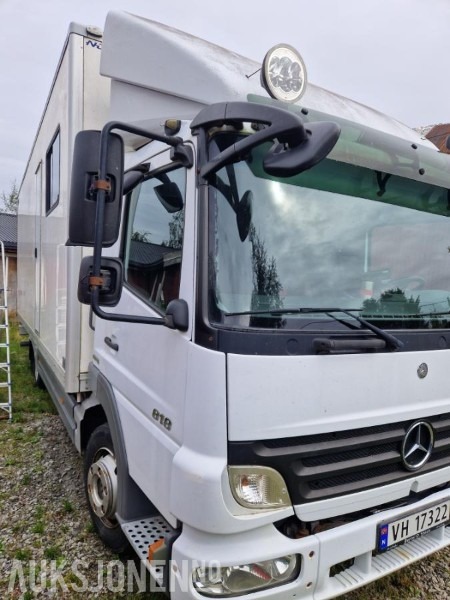 2009 Mercedes-Benz ATEGO 818L todelt skap Bodel Hengerfeste - Грузовик с закрытым кузовом: фото 2 2009 Mercedes-Benz ATEGO 818L todelt skap Bodel Hengerfeste - Грузовик с закрытым кузовом: фото 2