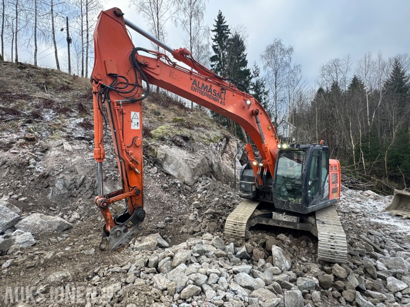 2014 Hitachi ZX225USLC-5B Beltegraver med tiltrotator og pusseskuffe - Экскаватор: фото 2 2014 Hitachi ZX225USLC-5B Beltegraver med tiltrotator og pusseskuffe - Экскаватор: фото 2