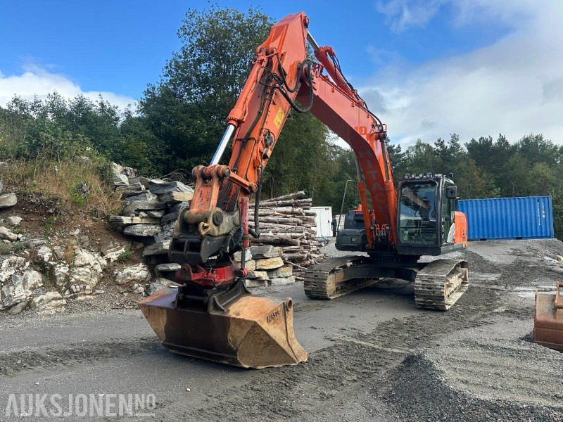 Экскаватор 2014 Hitachi ZX250LC-5B Gravemaskin - 10741 Timer - Tiltrotator - Sentralsmøring - Bunkringspumpe - GPS - 2 Skuffer: фото 1