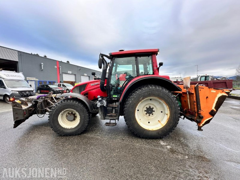 2015 Valtra N143 Direct (50 km/t) med snøskjær, strøer og kantklipper m/aggregat - Трактор: фото 2 2015 Valtra N143 Direct (50 km/t) med snøskjær, strøer og kantklipper m/aggregat - Трактор: фото 2