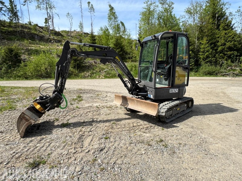2017 Volvo ECR25D m/Engcon tiltrotator, SE-klype, 3 skuffer, vibroplate, 891 timer, Minigraver - Мини-экскаватор: фото 1 2017 Volvo ECR25D m/Engcon tiltrotator, SE-klype, 3 skuffer, vibroplate, 891 timer, Minigraver - Мини-экскаватор: фото 1