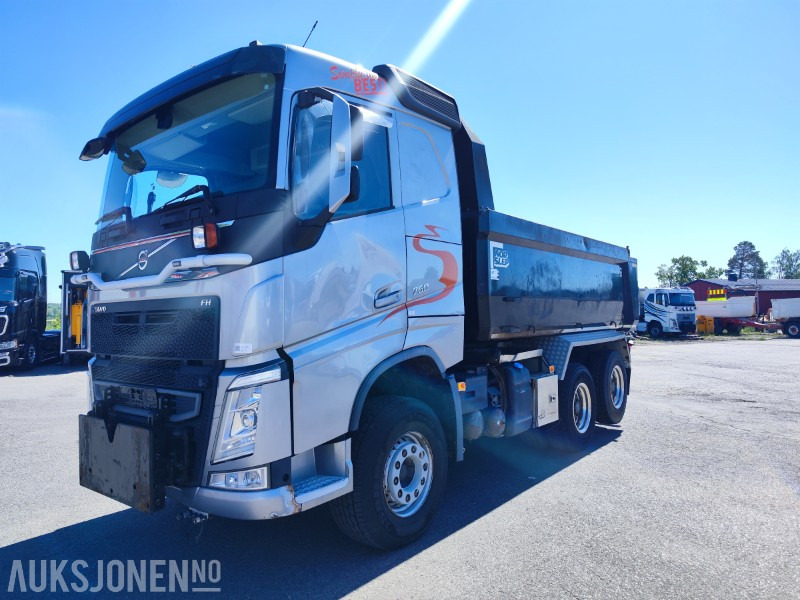 2017 Volvo FH540 6x4 med Norslep dumperkasse – Tandemløft, brøyteopplegg og komplett tilhengeropplegg - Самосвал: фото 1 2017 Volvo FH540 6x4 med Norslep dumperkasse – Tandemløft, brøyteopplegg og komplett tilhengeropplegg - Самосвал: фото 1