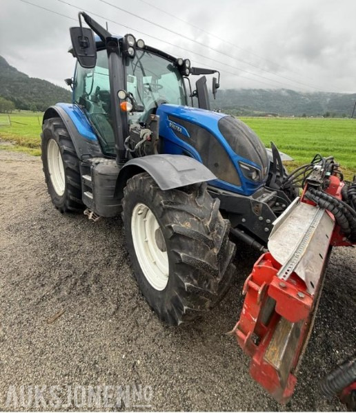 2020 Traktor - Valtra N174 med Ducker 700 klippepanne og frontlaster - Трактор: фото 1 2020 Traktor - Valtra N174 med Ducker 700 klippepanne og frontlaster - Трактор: фото 1