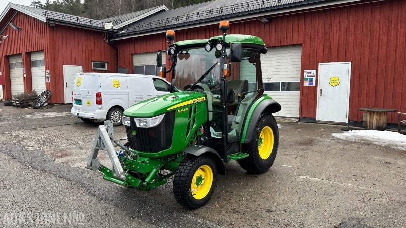 Трактор 2022 JOHN DEERE 3046R TRAKTOR, HØYT UTSTYRSNIVÅ, 206 TIMER: фото 1