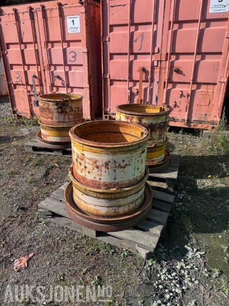 3 stk brede felger til Volvo A40 FFS (til 875/65-R29 dekk) - Строительное оборудование: фото 1 3 stk brede felger til Volvo A40 FFS (til 875/65-R29 dekk) - Строительное оборудование: фото 1
