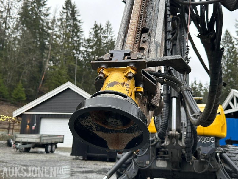 Atlas Copco FlexiROC T15R 2013 – Borerigg med ILMEG – Fjernkontroll- 1909 Timer - Буровая машина: фото 4 Atlas Copco FlexiROC T15R 2013 – Borerigg med ILMEG – Fjernkontroll- 1909 Timer - Буровая машина: фото 4