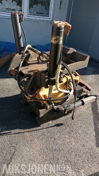 Engcon 30 Rototilt - Строительное оборудование: фото 1 Engcon 30 Rototilt - Строительное оборудование: фото 1