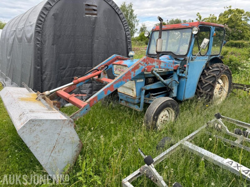 Ford 2000 MED LASTER, SKUFFE OG HARV, IKKE MVA - Трактор: фото 1 Ford 2000 MED LASTER, SKUFFE OG HARV, IKKE MVA - Трактор: фото 1