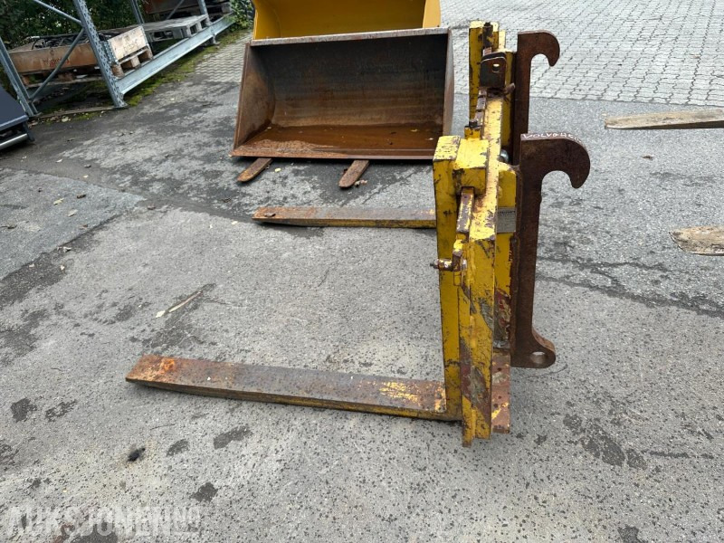 Gjerstad, Volvo Store BM Pallegaffel, Passer L-50 til L-120 - Строительное оборудование: фото 3 Gjerstad, Volvo Store BM Pallegaffel, Passer L-50 til L-120 - Строительное оборудование: фото 3