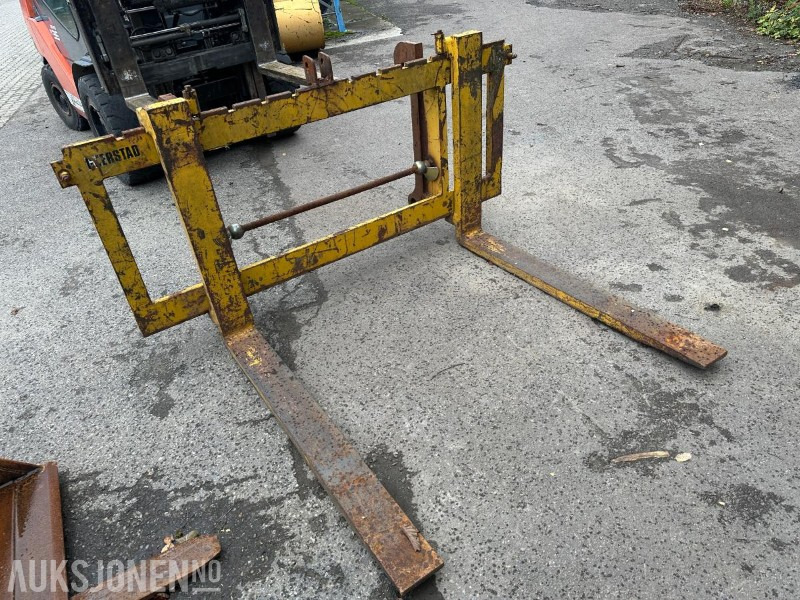 Gjerstad, Volvo Store BM Pallegaffel, Passer L-50 til L-120 - Строительное оборудование: фото 1 Gjerstad, Volvo Store BM Pallegaffel, Passer L-50 til L-120 - Строительное оборудование: фото 1