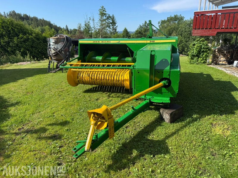 John Deere 342 Småballepresse - Трактор: фото 2 John Deere 342 Småballepresse - Трактор: фото 2