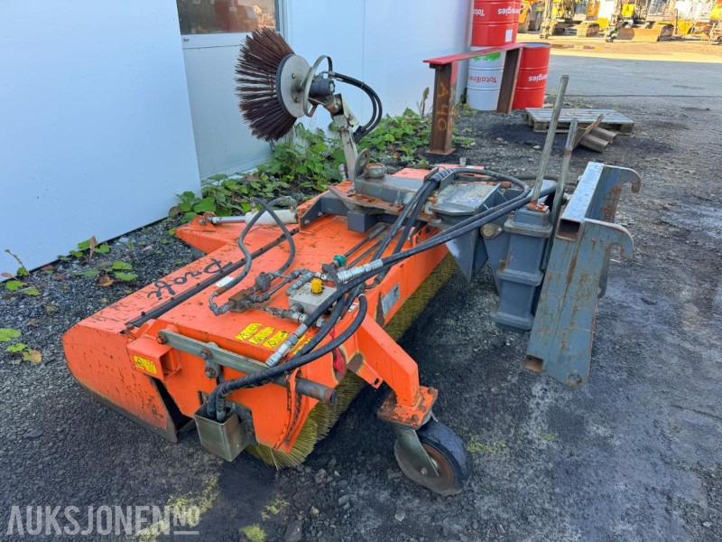 2011 Tuchel Profi 600 - feiekost/gatekost 180 cm - brukt på Volvo L25 - Навесное оборудование для Строительной техники: фото 2 2011 Tuchel Profi 600 - feiekost/gatekost 180 cm - brukt på Volvo L25 - Навесное оборудование для Строительной техники: фото 2