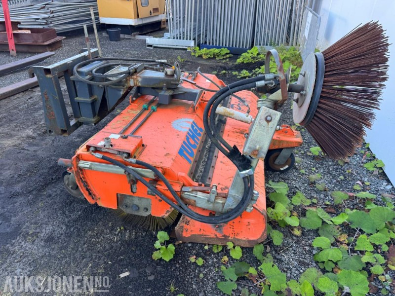 2011 Tuchel Profi 600 - feiekost/gatekost 180 cm - brukt på Volvo L25 - Навесное оборудование для Строительной техники: фото 5 2011 Tuchel Profi 600 - feiekost/gatekost 180 cm - brukt på Volvo L25 - Навесное оборудование для Строительной техники: фото 5