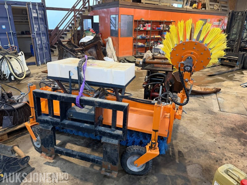 2013 Padagas feieaggregat med sidebørste og vanntank – 2013-modell - Навесное оборудование для Строительной техники: фото 4 2013 Padagas feieaggregat med sidebørste og vanntank – 2013-modell - Навесное оборудование для Строительной техники: фото 4