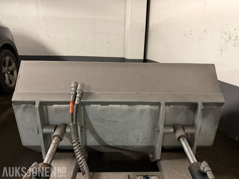 Навесное оборудование для Строительной техники 2013 SE Skuffe til truck: фото 6