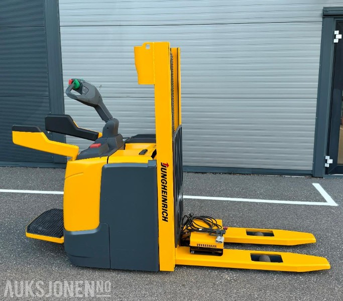 2012 Jungheinrich ERC212 - 1200 kg / 2,5 meter løftehøyde - Погрузочно-разгрузочная техника: фото 1 2012 Jungheinrich ERC212 - 1200 kg / 2,5 meter løftehøyde - Погрузочно-разгрузочная техника: фото 1