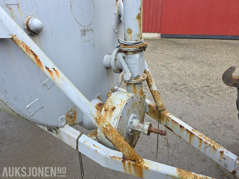 1995 Vannvogn 6000liter til traktor - Сельскохозяйственная техника: фото 5 1995 Vannvogn 6000liter til traktor - Сельскохозяйственная техника: фото 5