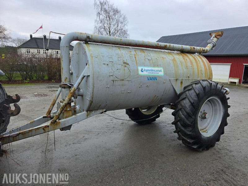 1995 Vannvogn 6000liter til traktor - Сельскохозяйственная техника: фото 1 1995 Vannvogn 6000liter til traktor - Сельскохозяйственная техника: фото 1