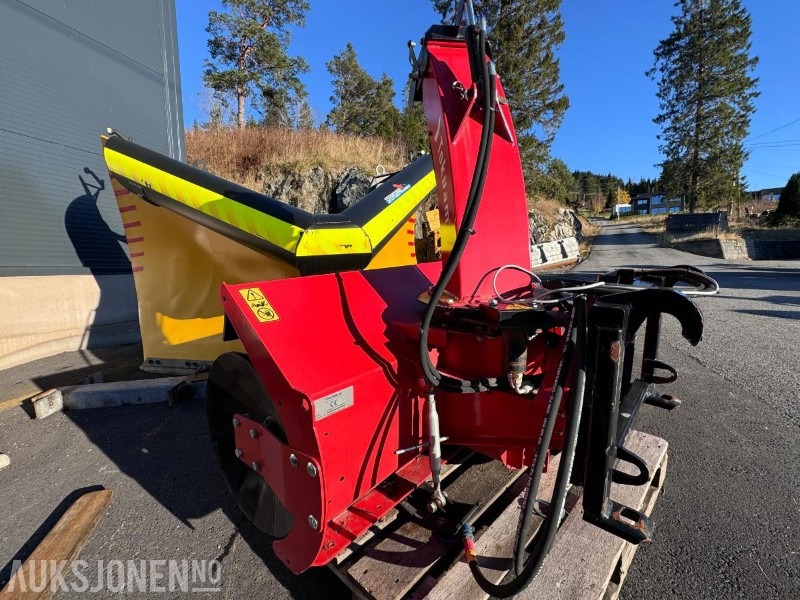 2017 Tokvam F 150 H - To trinns hydraulisk drevet snøfres - Frontmontert - SMS/trima feste - lite brukt - Сельскохозяйственная техника: фото 3 2017 Tokvam F 150 H - To trinns hydraulisk drevet snøfres - Frontmontert - SMS/trima feste - lite brukt - Сельскохозяйственная техника: фото 3