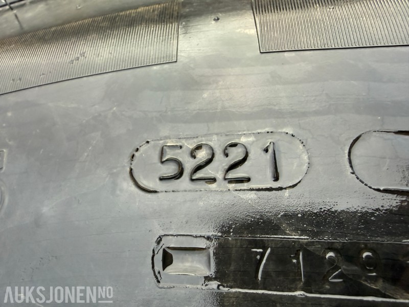 Traktordekk med pigg stått på New Holland T5060 - Сельскохозяйственная техника: фото 3 Traktordekk med pigg stått på New Holland T5060 - Сельскохозяйственная техника: фото 3