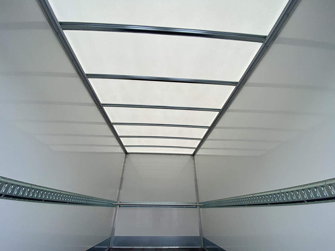 Новый Малотоннажный фургон CITROEN JUMPER L4 1+2, 180PS, 2.2L | ALU-BOX 4200mm + LADERAMPE + LAGER: фото 15