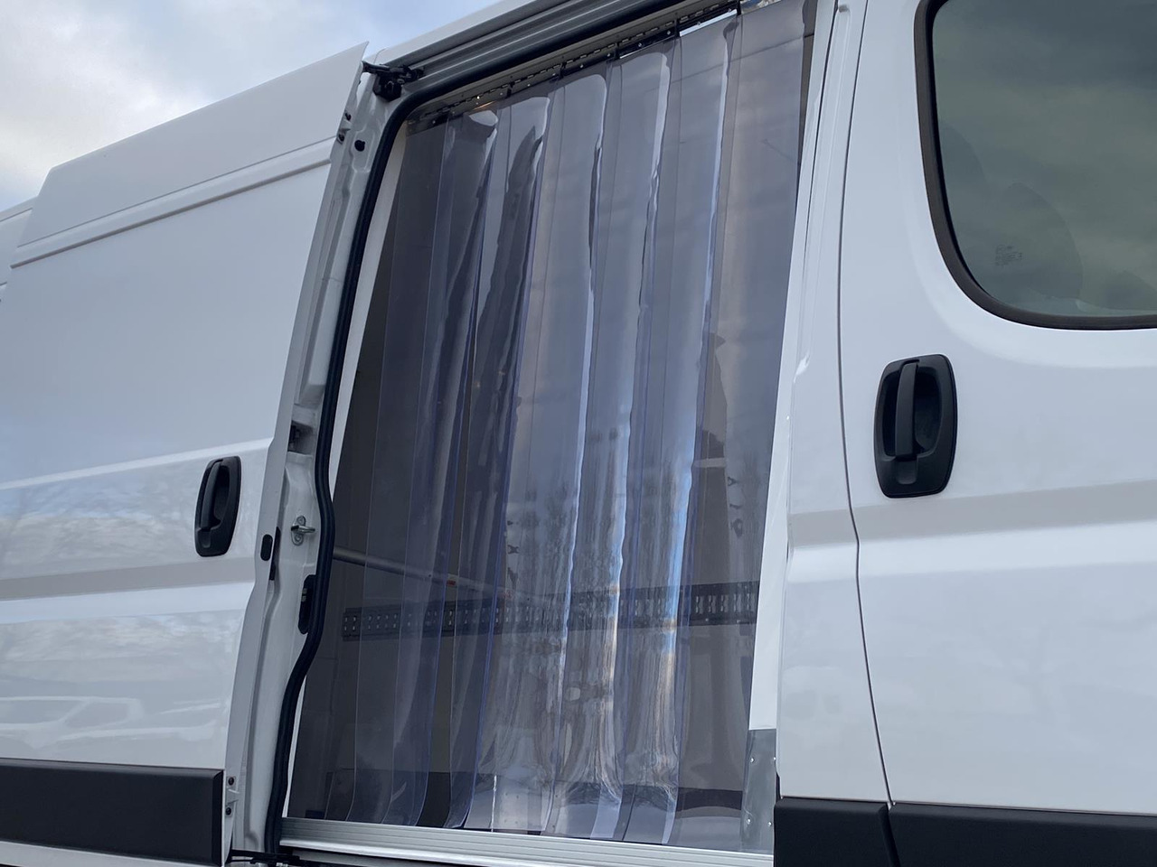 FIAT DUCATO L3H2 180PS BASE HEAVY / FRISCHDIENST + XARIOS 300 12-380V + Heizung - Малотоннажный рефрижератор: фото 5 FIAT DUCATO L3H2 180PS BASE HEAVY / FRISCHDIENST + XARIOS 300 12-380V + Heizung - Малотоннажный рефрижератор: фото 5