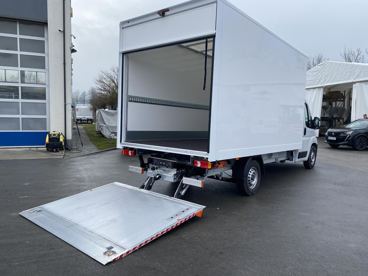 Новый Малотоннажный фургон FIAT DUCATO L4 1+2, 180PS, 2.2L | ALU-BOX 4200mm + LADERAMPE + LAGER: фото 11