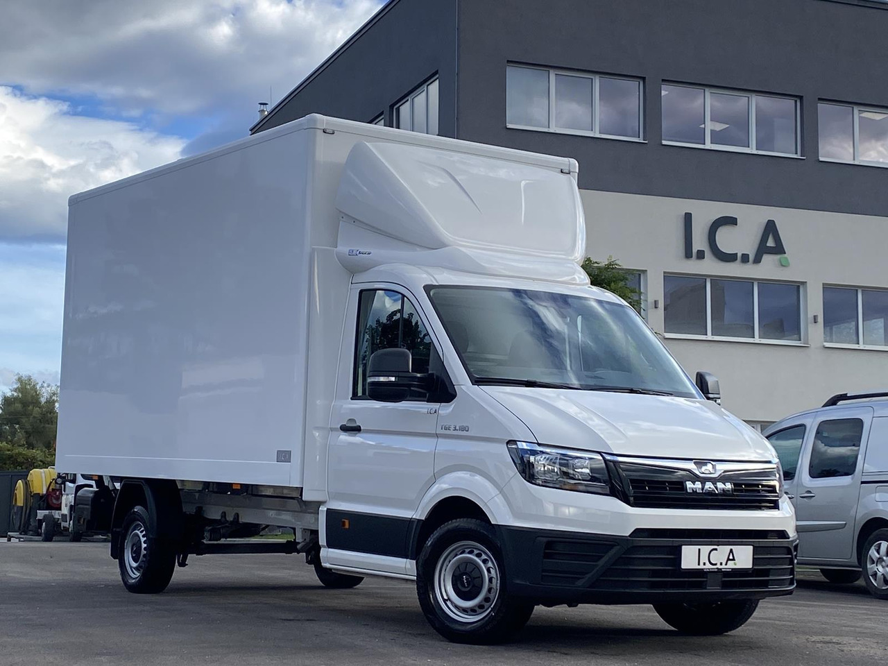 MAN TGE 3.180 RS4490 1+2, 180PS, 2.0L | ALU-BOX 4200mm + LADERAMPE - Малотоннажный фургон: фото 2 MAN TGE 3.180 RS4490 1+2, 180PS, 2.0L | ALU-BOX 4200mm + LADERAMPE - Малотоннажный фургон: фото 2